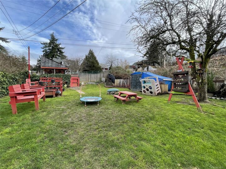 Property Photo: 3351 4th Ave BC V9Y 4G6