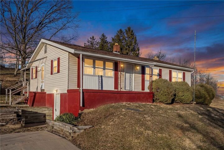 Property Photo: 109 New Orchard Dr PA 15084