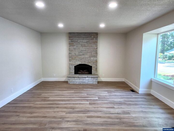 Property Photo:  1050 Cardinal St NW  OR 97304 