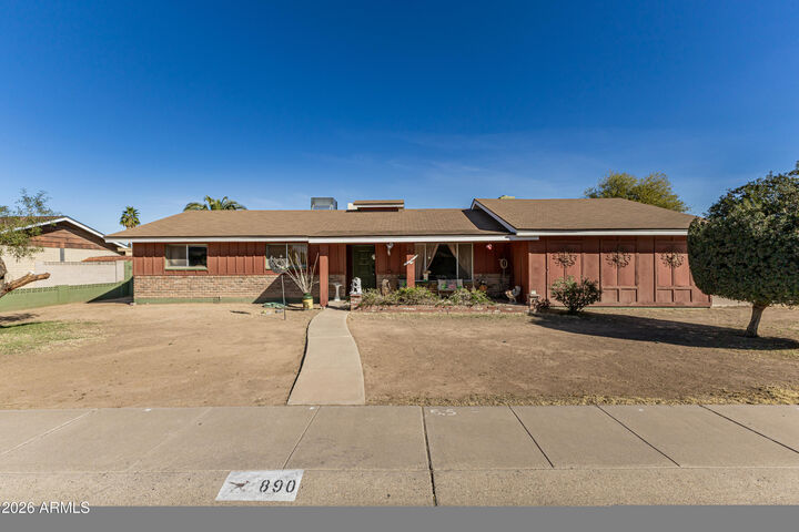 Property Photo: 890 W Del Rio Street AZ 85225