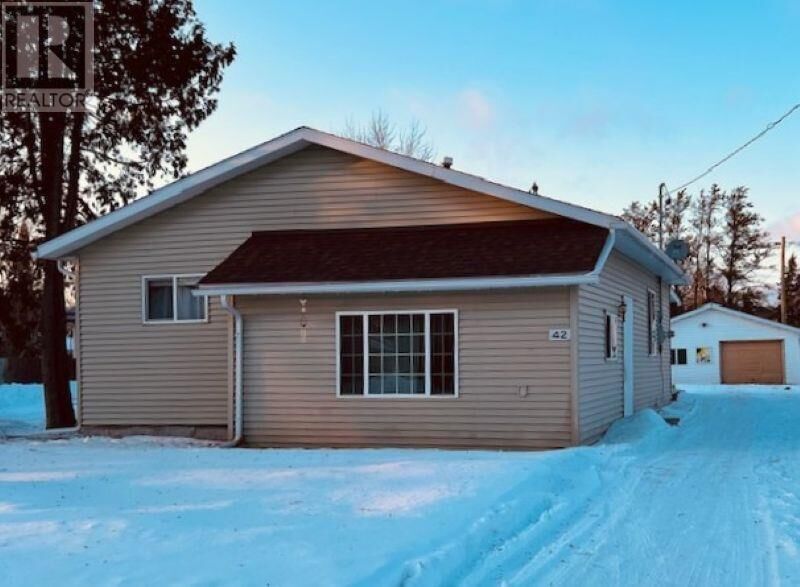 Property Photo:  42 Hannah St  ON P0W 1E0 