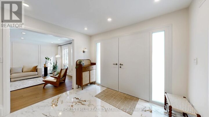 Property Photo:  18 Cheval Drive  ON M3B 1R6 