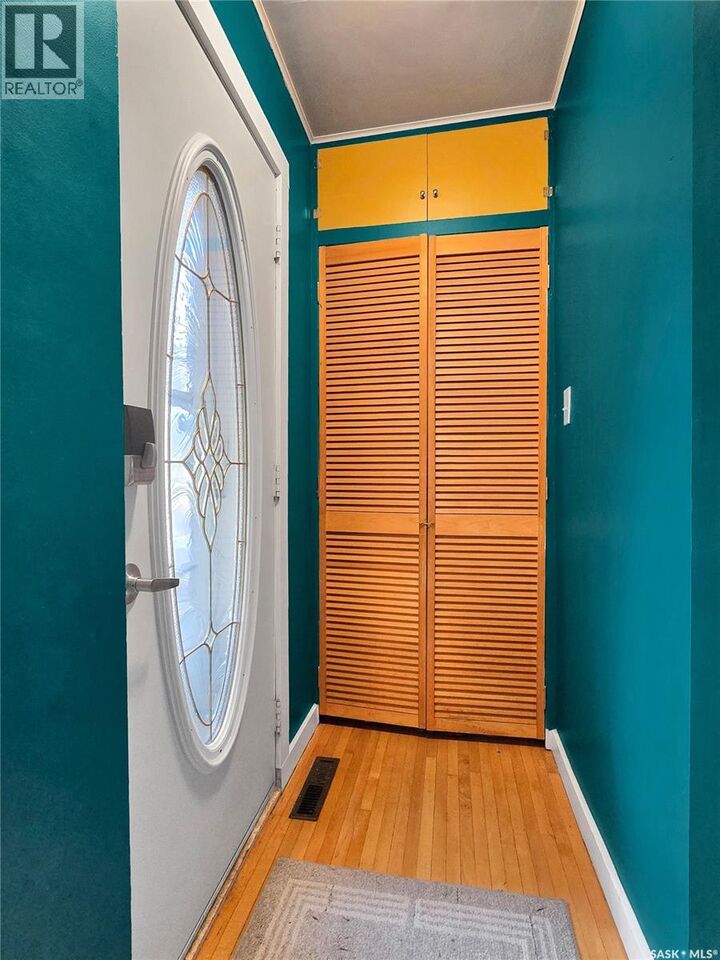 Property Photo:  226 N Avenue S  SK S7M 2M9 