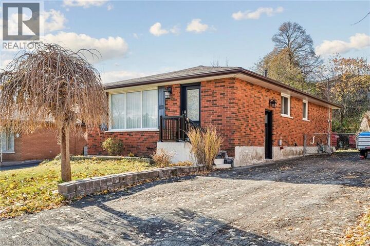 Property Photo: 16 Green Meadow Way ON L9H 3Z3