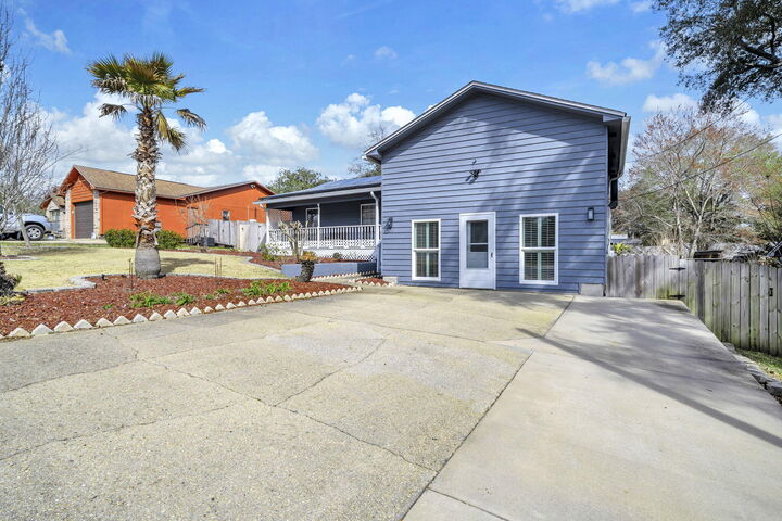 Property Photo: 504 Miller Lane FL 32578