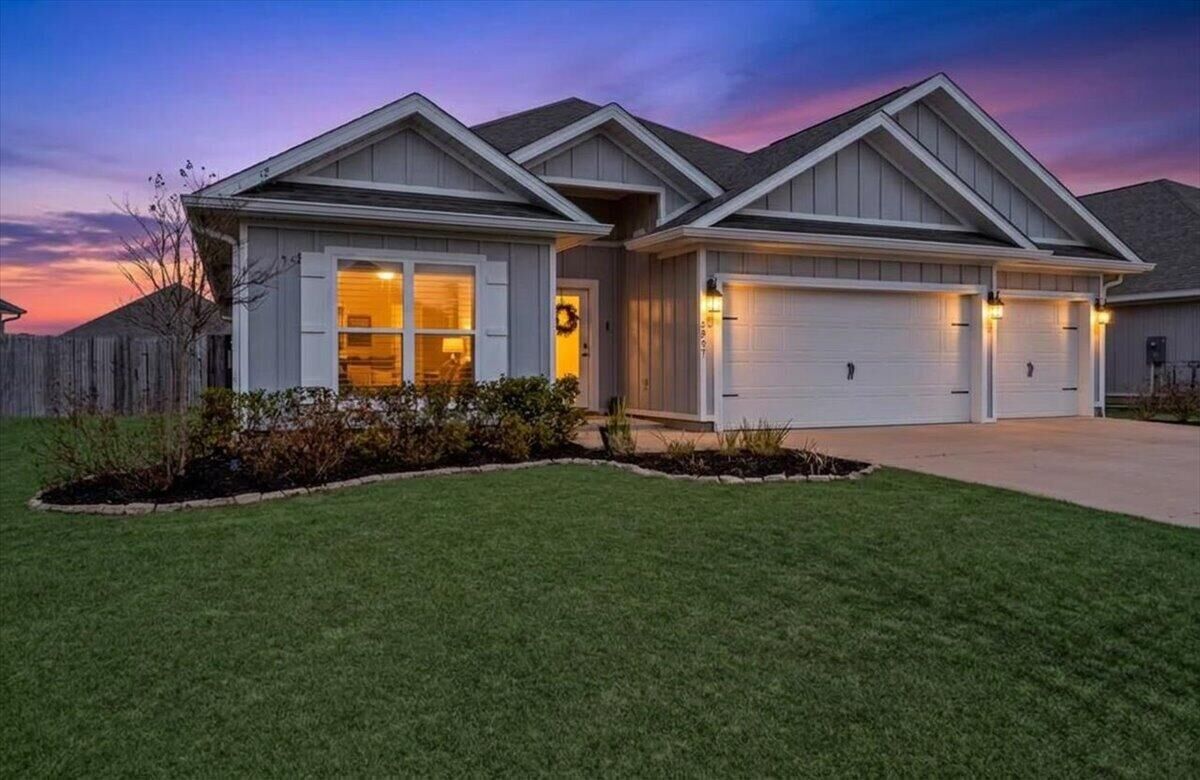 Property Photo: 5997 Forest Bay Avenue FL 32563