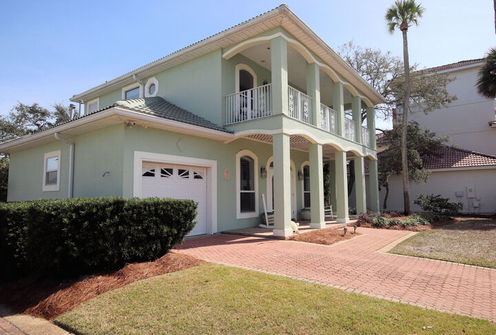 Property Photo: 4629 Sunset Pointe FL 32541