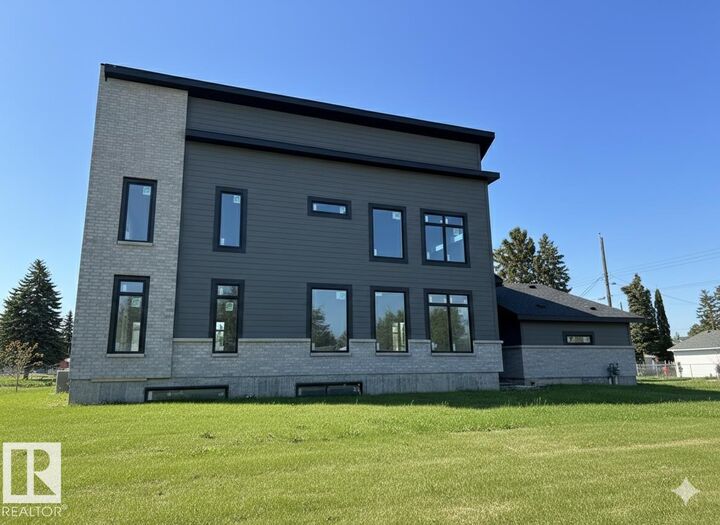 Property Photo:  4142 122 Street NW  AB T6J 0W8 