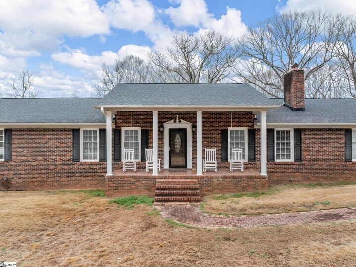 Property Photo: 170 Oak Ridge Drive SC 29353