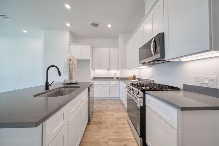 Property Photo:  5324 Rue Street  TX 77033 