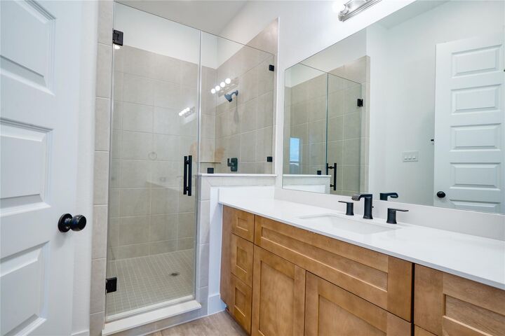 Property Photo:  5324 Rue Street  TX 77033 