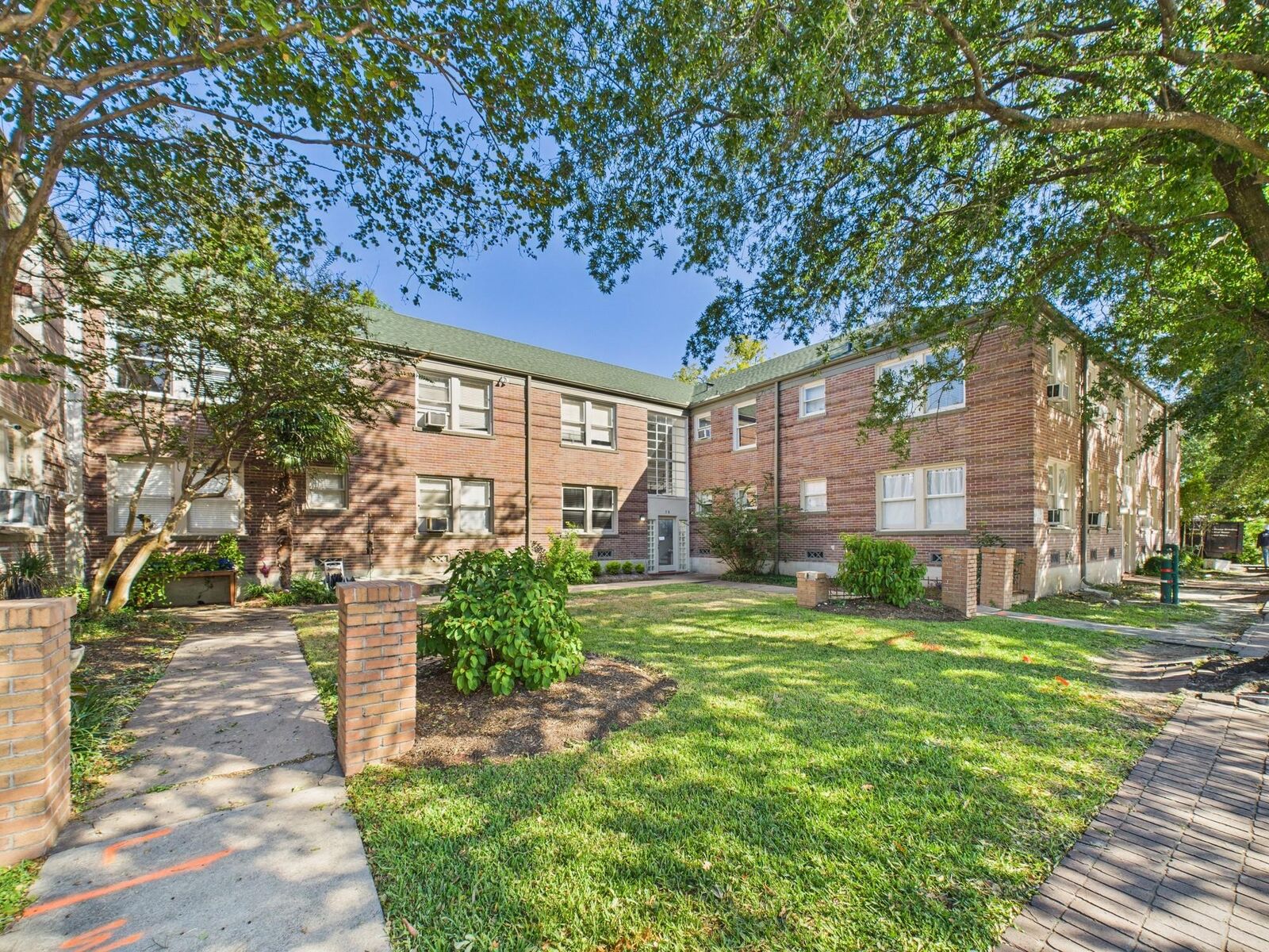 Property Photo:  1920 Richmond Avenue 3  TX 77098 