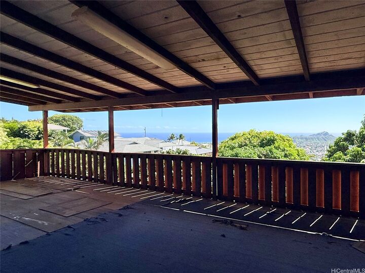 Property Photo: 3655 Nihipali Place HI 96816