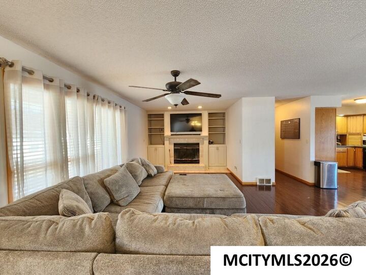 Property Photo: 929 1st St S IA 50469