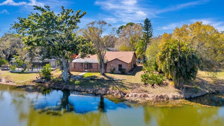 Property Photo:  5017 80th Avenue Circle E  FL 34243 