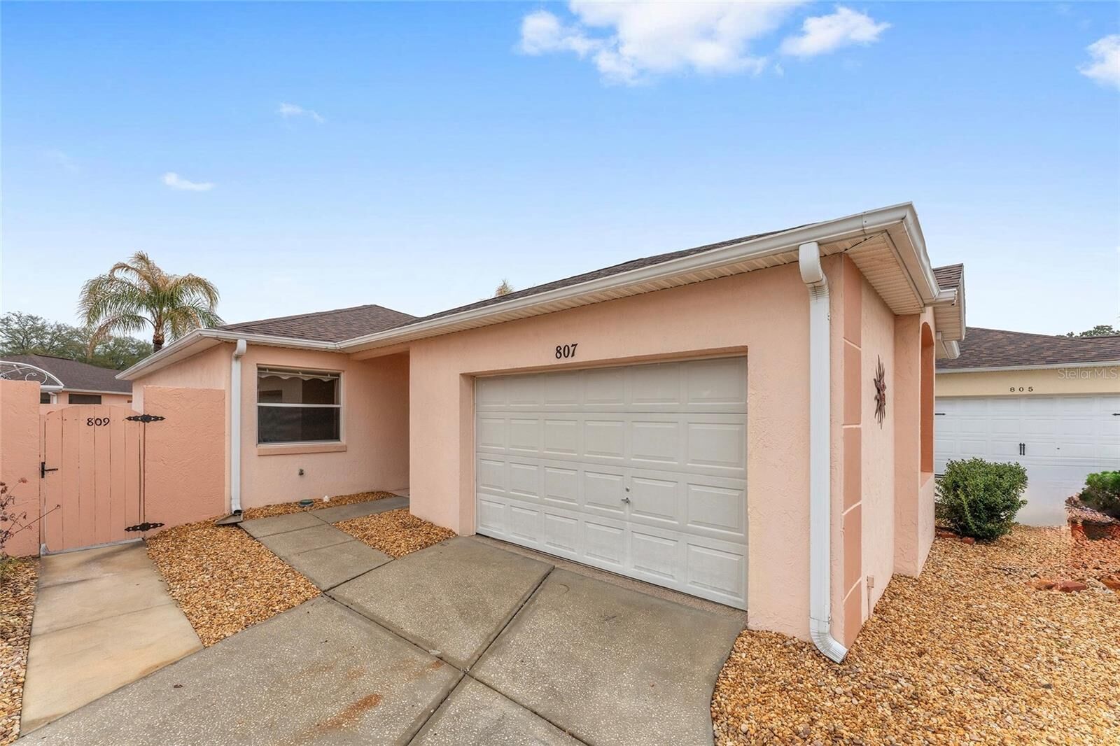 Property Photo:  807 Alvarado Place  FL 32159 