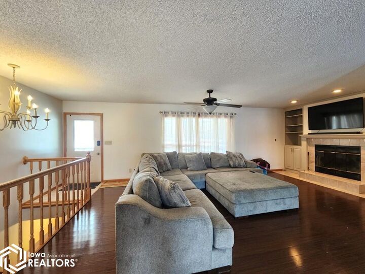 Property Photo:  929 1st Street S  IA 50469 