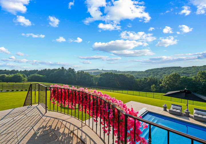 Property Photo:  S17w28902 Price Ct  WI 53188 