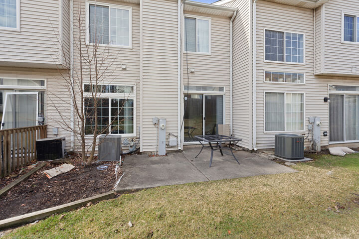 Property Photo:  941 Mesa Drive  IL 60156 