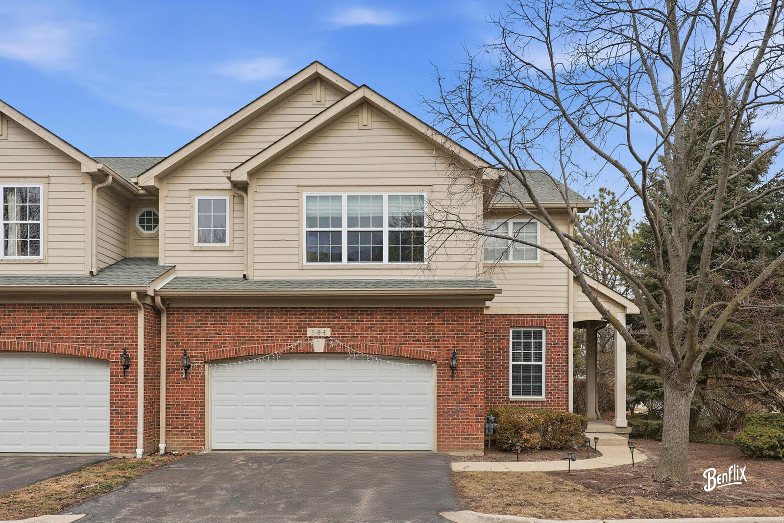 Property Photo:  384 W Pointe Drive  IL 60061 