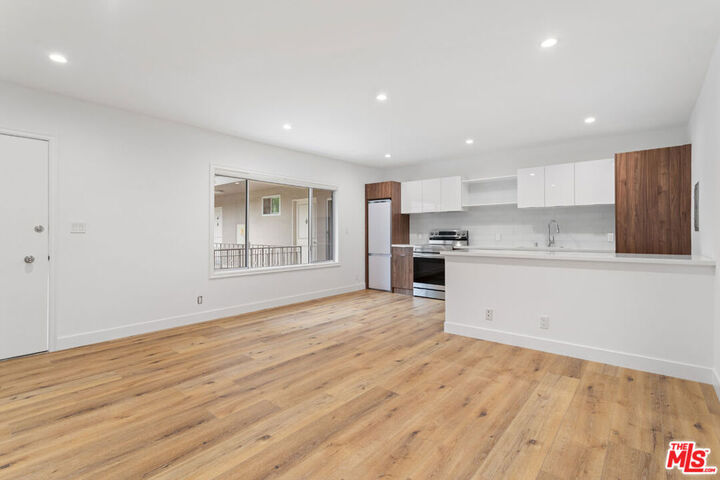 Property Photo:  2002 4th Street 203  CA 90405 