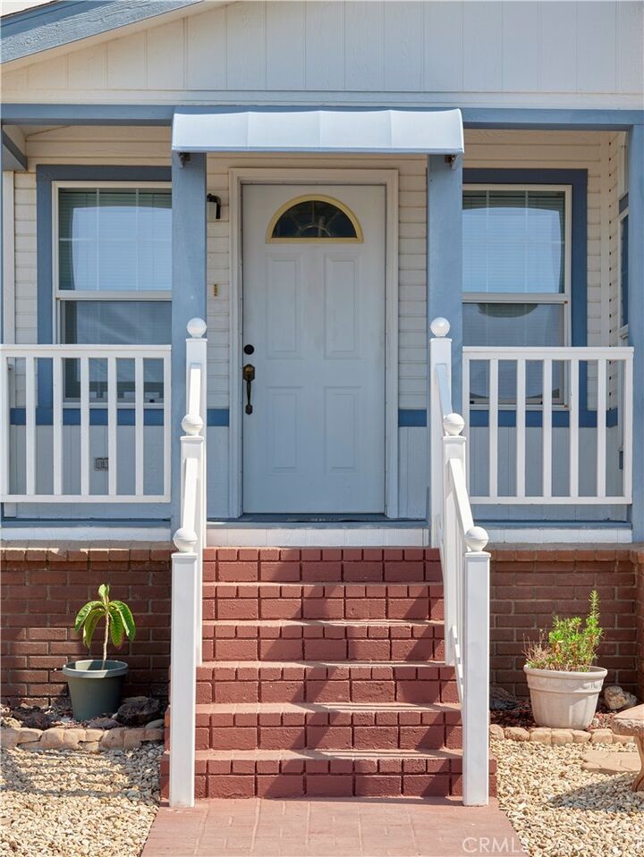 Property Photo:  820 Farnsworth  CA 93420 