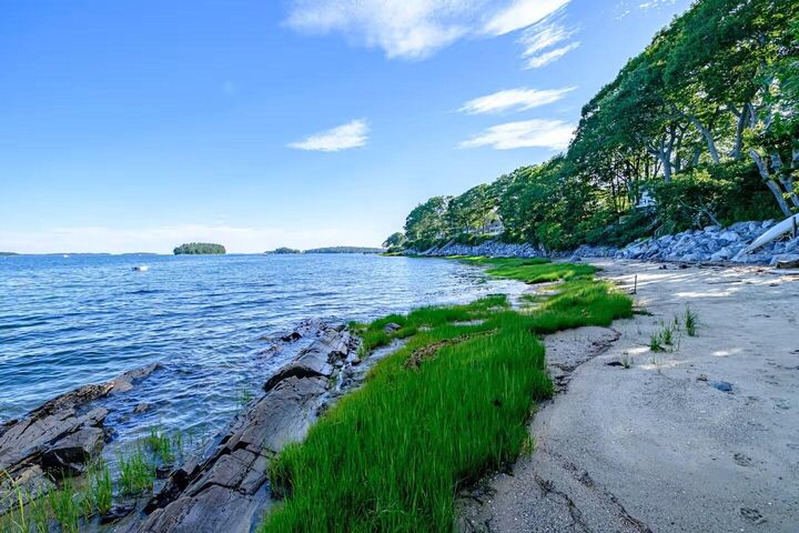 Property Photo:  70 Maquoit Drive  ME 04032 