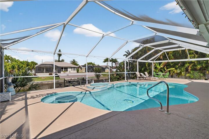 Property Photo:  1305 SE 29th Terrace  FL 33904 