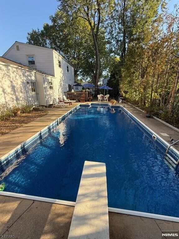 Property Photo:  2 Peach Tree Court  NJ 07054 