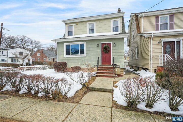 Property Photo:  6 Franklin  NJ 07042 