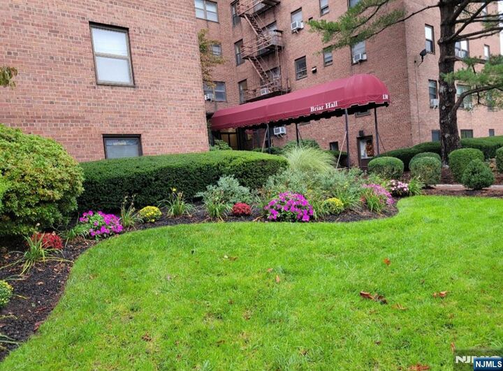 Property Photo:  130 Orient Way 5A  NJ 07070 