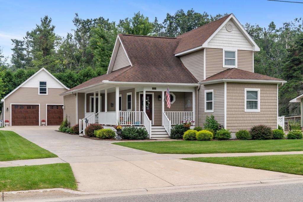 Property Photo: 642 E Lake MI 49740