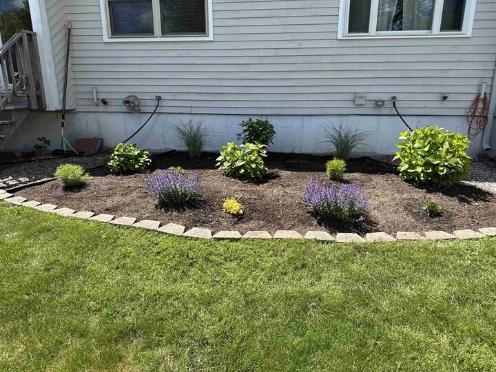 Property Photo: 6 Mills Farm Circle NH 03038