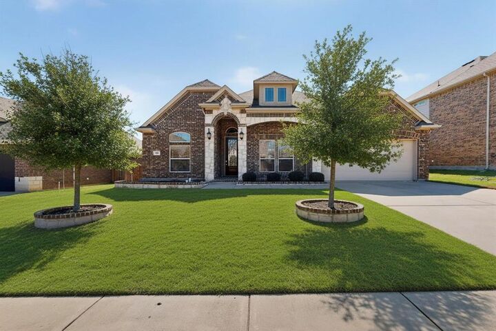 Property Photo:  909 Foxtail Drive  TX 76063 