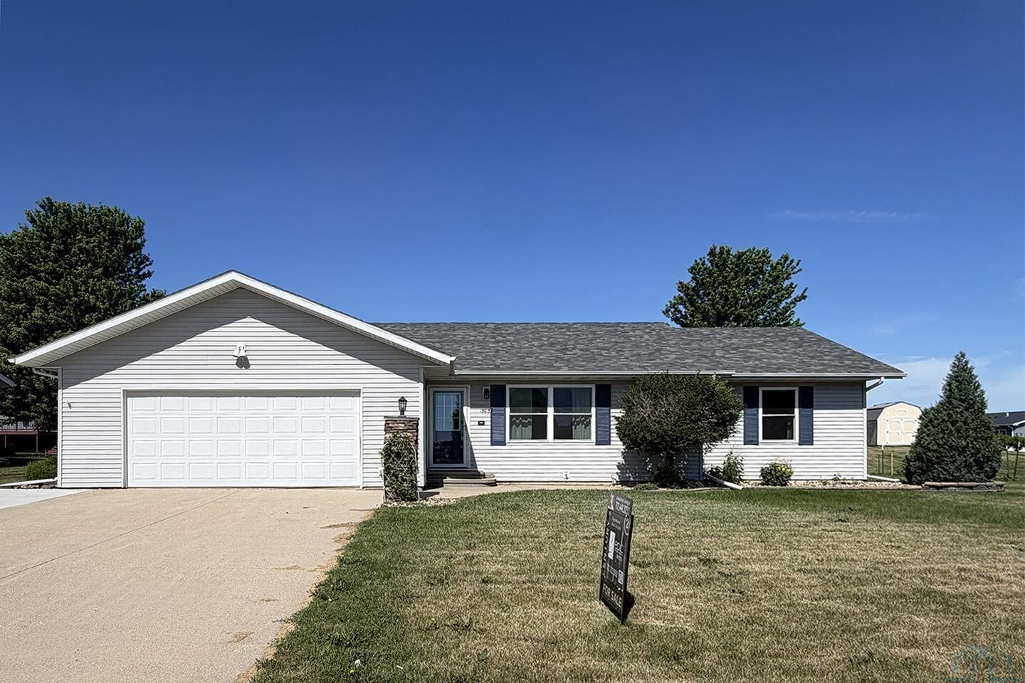 Property Photo: 1303 11th Avenue NE IA 51250