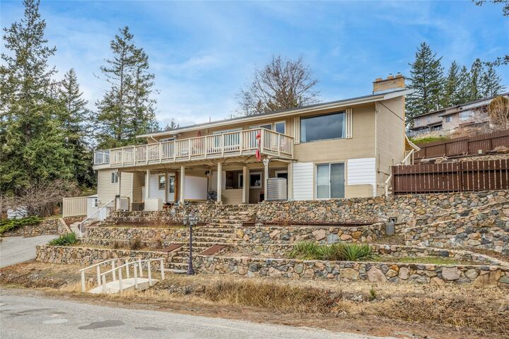 Photo de la propriété:  1572 Parkinson Road  BC V1Z 2X2 