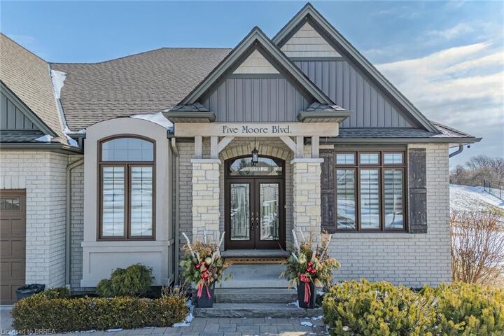 Property Photo:  5 Moore Boulevard  ON N3T 0E2 