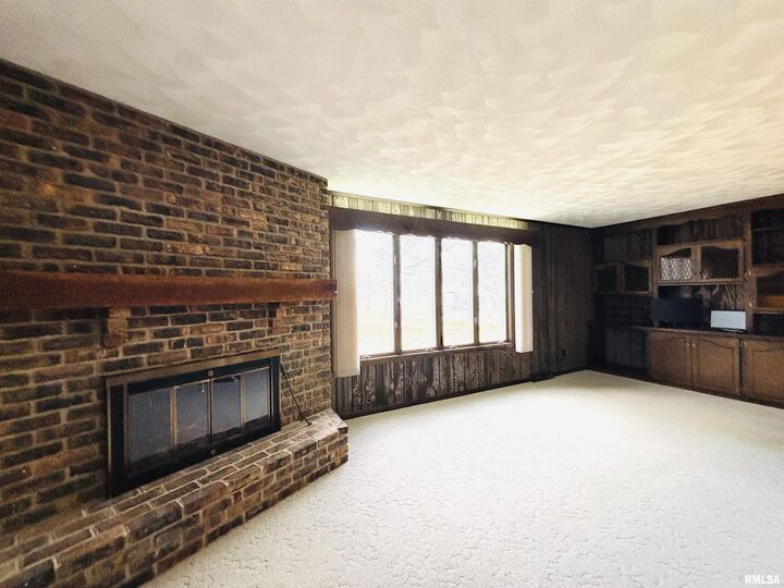 Property Photo:  701 W High Street  IL 61529 