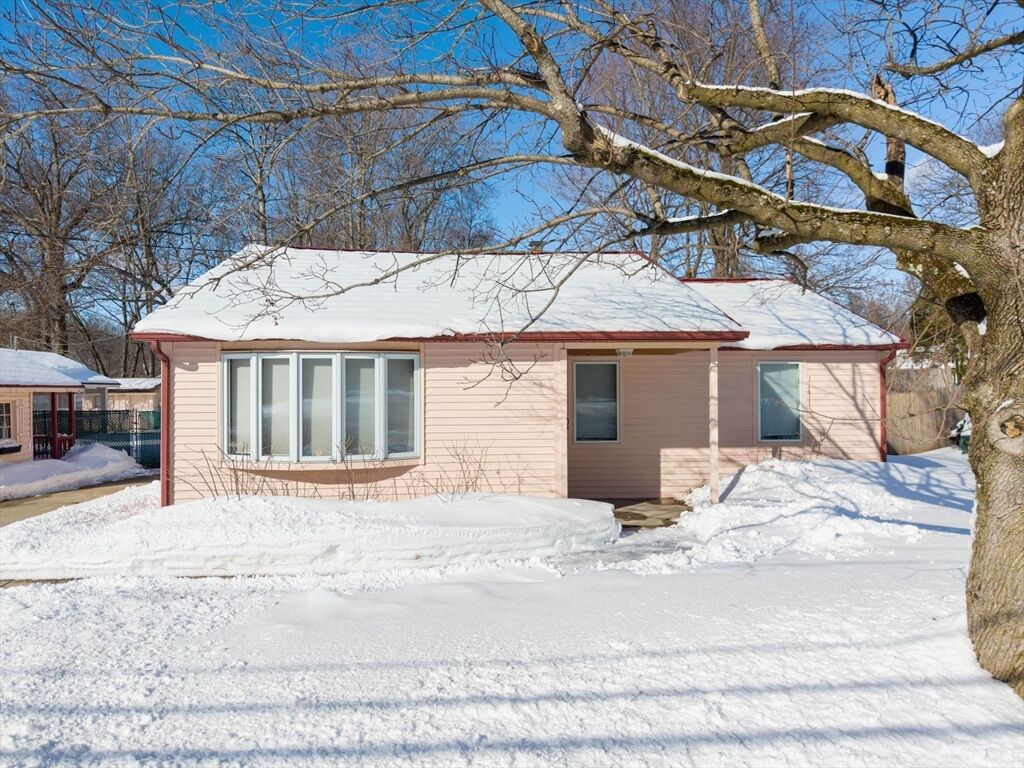 Property Photo:  1086 North St Ext  MA 01030 