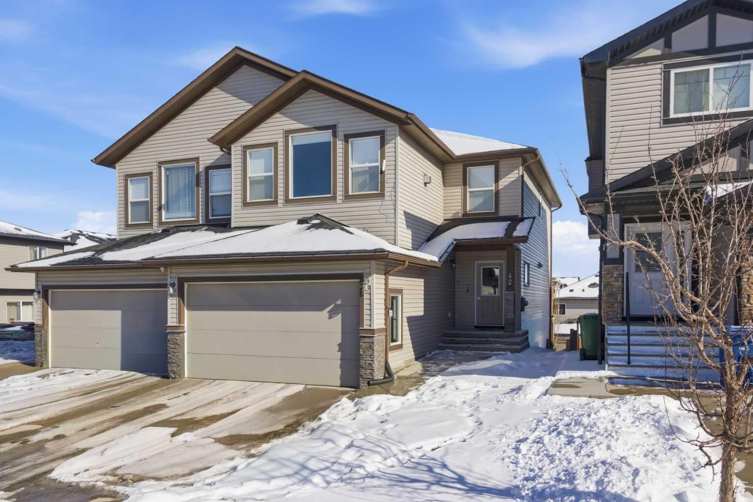 Property Photo:  42 Baysprings Way SW  AB T4B 3V1 