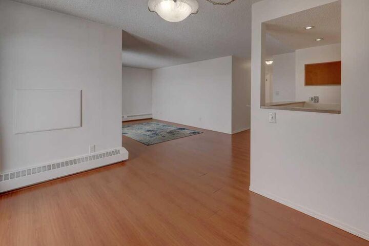 Property Photo:  8604 48 Avenue NW 811  AB T3B 5E6 