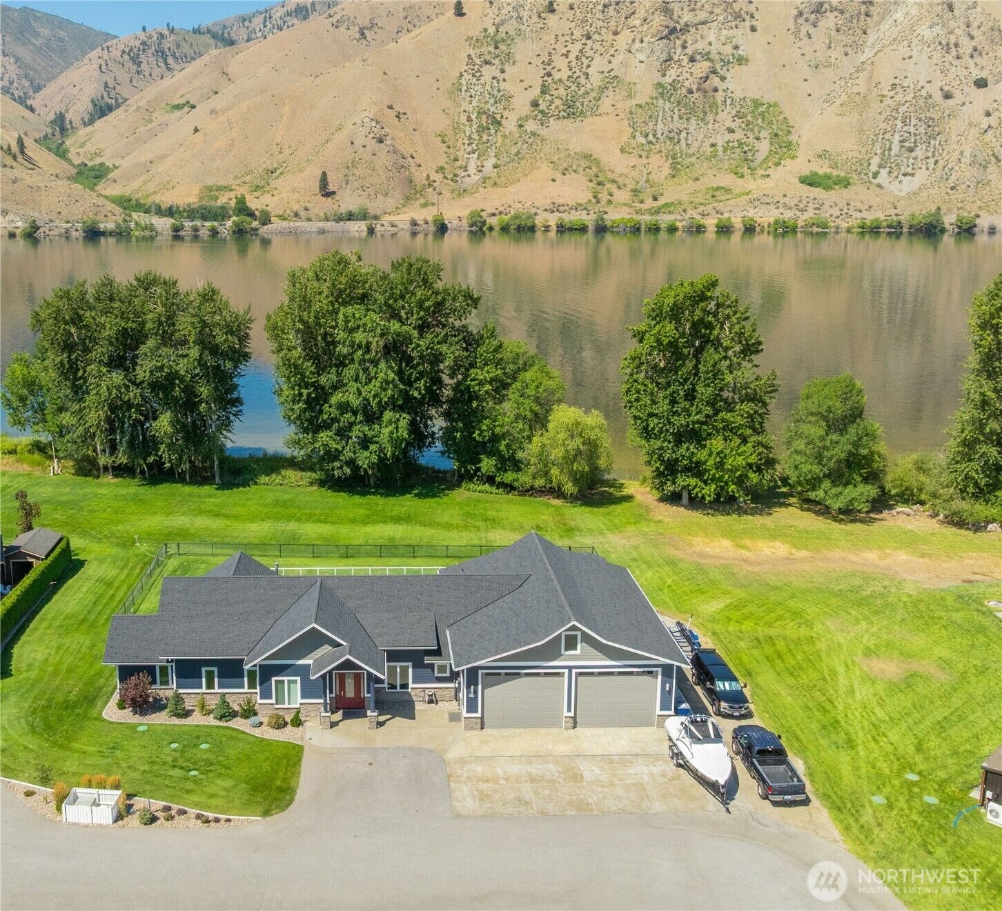 Property Photo:  24  Moser Lane  WA 98843 