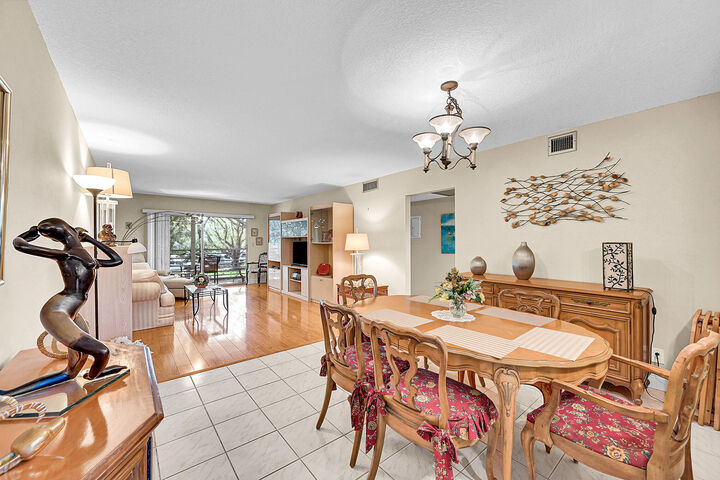 Property Photo:  2102 Lucaya Bend D2  FL 33066 