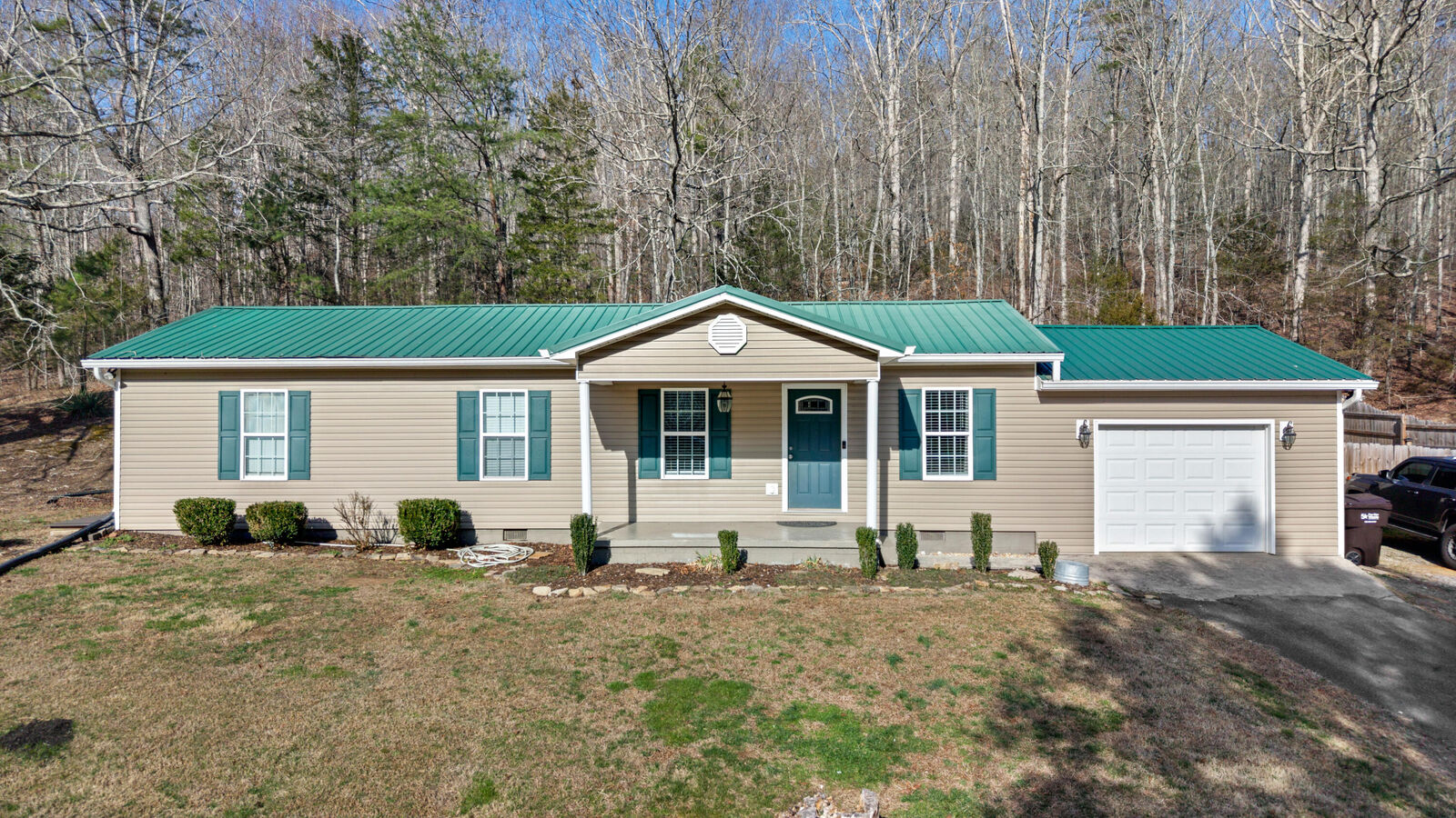 Property Photo: 1009 White Oak Road NW TN 37312