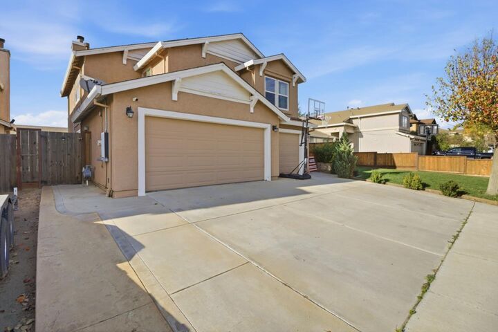 Property Photo:  1421 Burgundy Way  CA 93926 