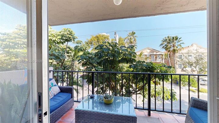 Property Photo: 3860 NE 170th St 310 FL 33160