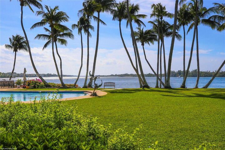 Property Photo:  6 Riverview Rd  FL 33455 