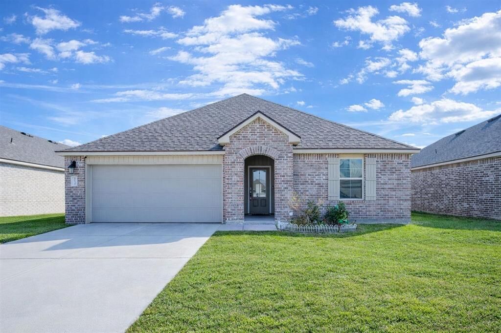 Property Photo:  2234 S Savannah Lakes Drive S  LA 70607 