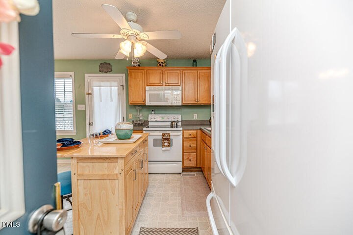 Property Photo:  1105 Danesfield Court  NC 27603 