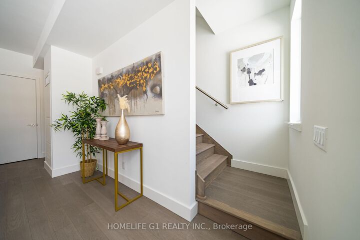 Property Photo: 6 Greenbriar Road 116 ON M2K 0H6